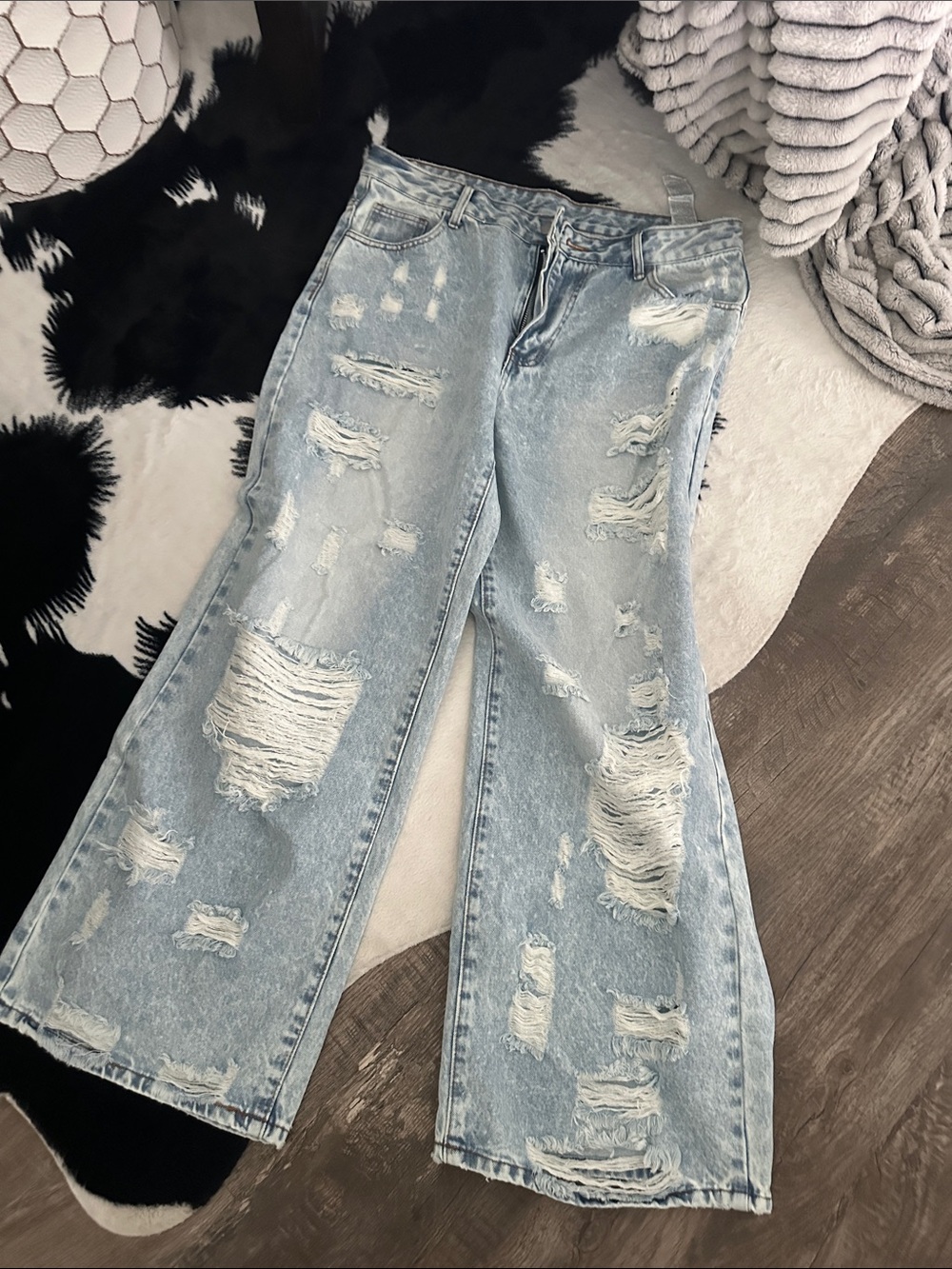 Distressed Wide-Leg Women’s Jeans - Light Blue